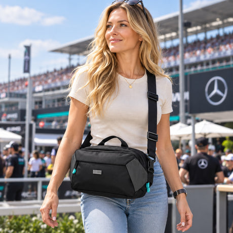 Velká taška přes rameno Mercedes-AMG F1 s logem – ilustrační foto (AI)