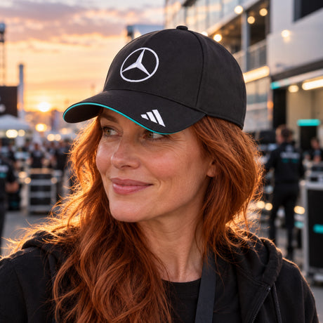 Týmová kšiltovka Mercedes-AMG PETRONAS F1 x Adidas – černá – ilustrační foto (AI)