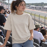 McLaren F1 New Era Speedmark Casual T-Shirt – Sand – ilustrační foto 2 (AI)