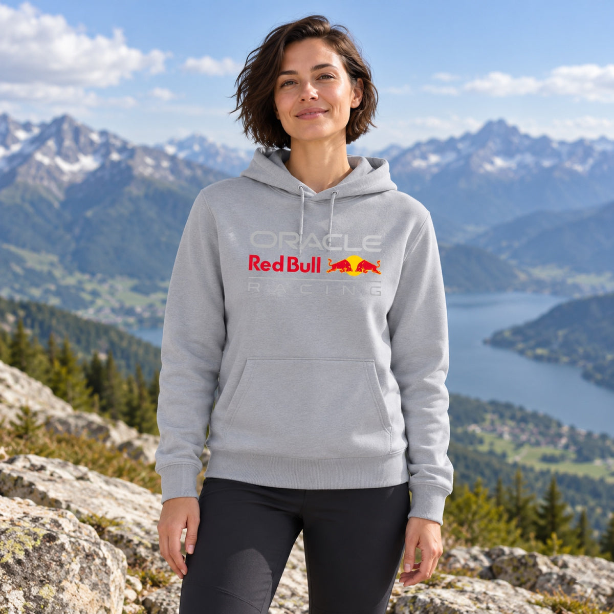 Mikina s kapucí Oracle Red Bull Racing CORE Casual s logem – šedá – ilustrační foto (AI)