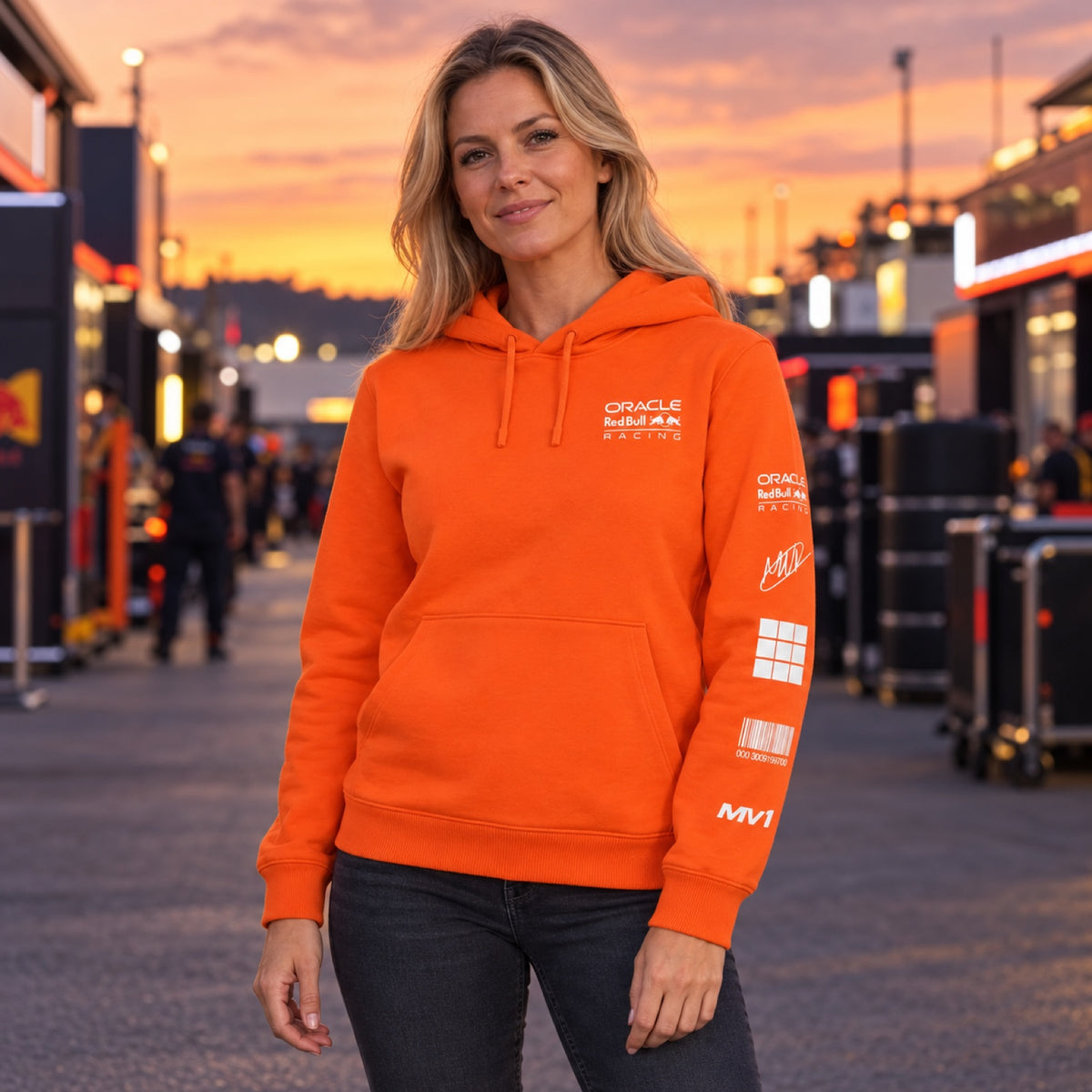 Mikina s kapucí Oracle Red Bull Racing – Max Verstappen MV1 Casual – ilustrační foto (AI)