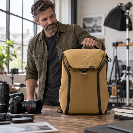 Batoh Peak Design Everyday Backpack 30L v2 – Coyote – ilustrační foto (AI)