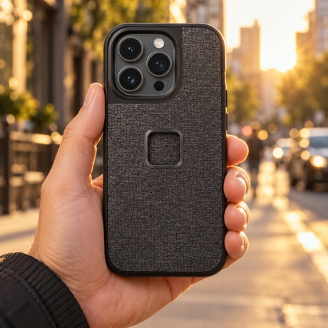 Pouzdro Peak Design Everyday Case iPhone 14 Pro – Charcoal – ilustrační foto (AI)