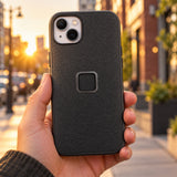 Pouzdro Peak Design Everyday Case iPhone 15 Plus – Charcoal – ilustrační foto (AI)