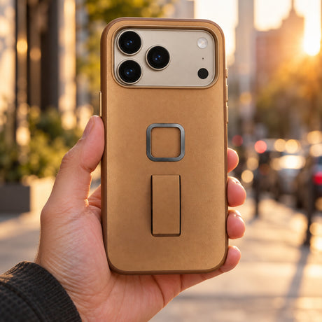 Pouzdro Peak Design Everyday Clarino Loop Case iPhone 17 Pro Max – Tan – ilustrační foto (AI)