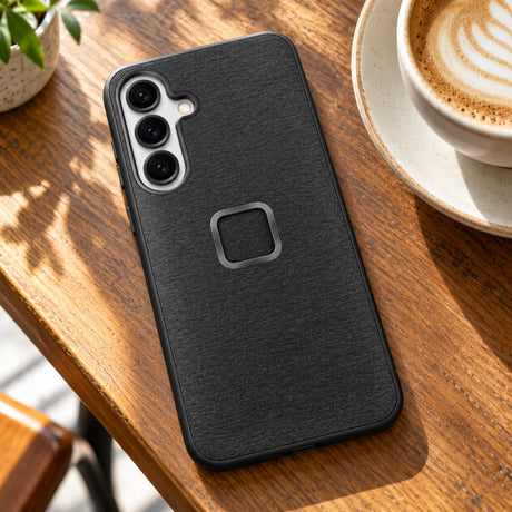 Pouzdro Peak Design Everyday Case Fabric Samsung Galaxy S25+ – Charcoal – ilustrační foto (AI)