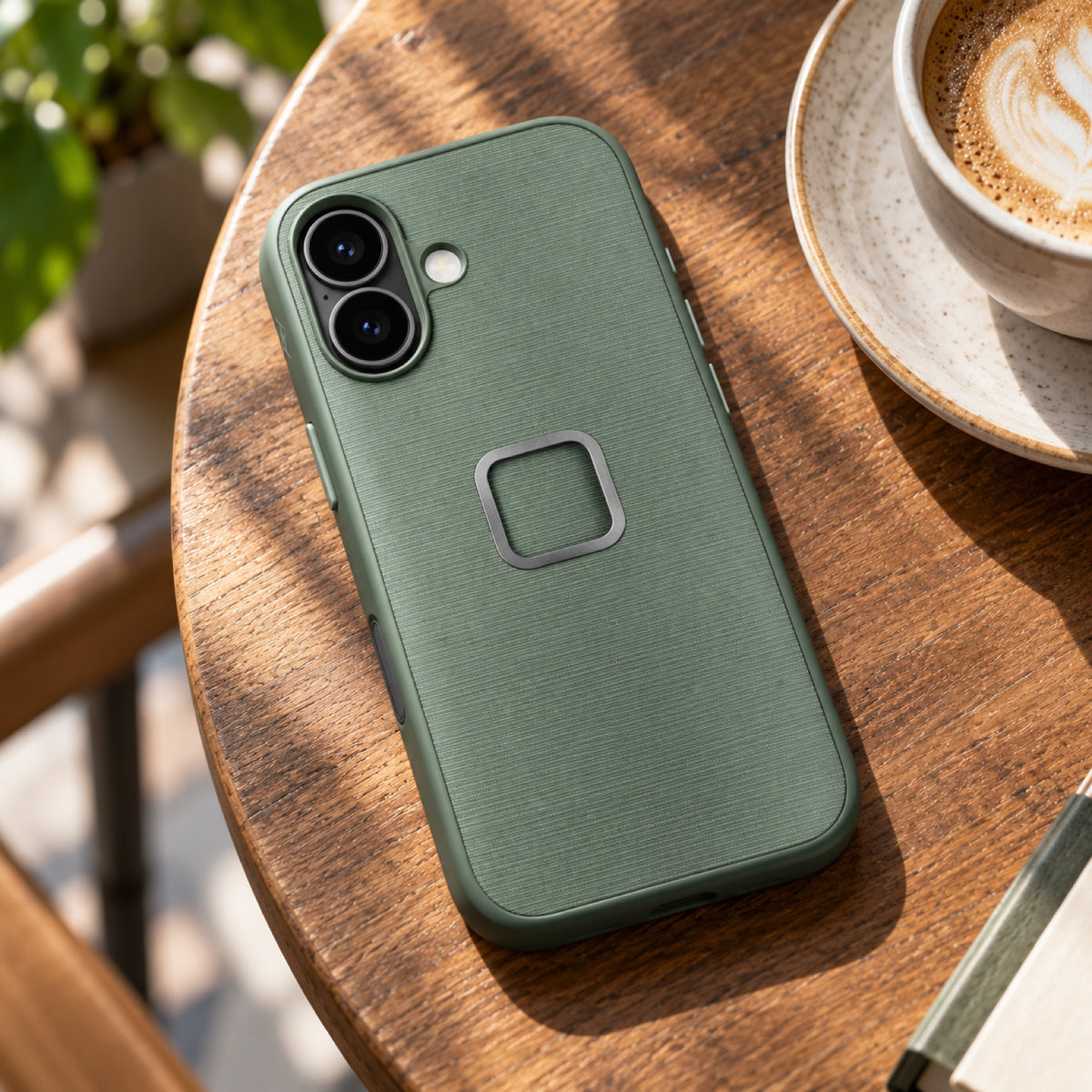 Pouzdro Peak Design Everyday Fabric Case – iPhone 17 Standard – Sage – ilustrační foto (AI)