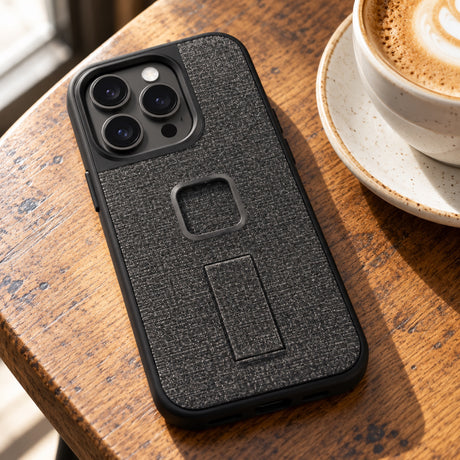 Pouzdro Peak Design Everyday Loop Case iPhone 14 Pro – Charcoal – ilustrační foto (AI)