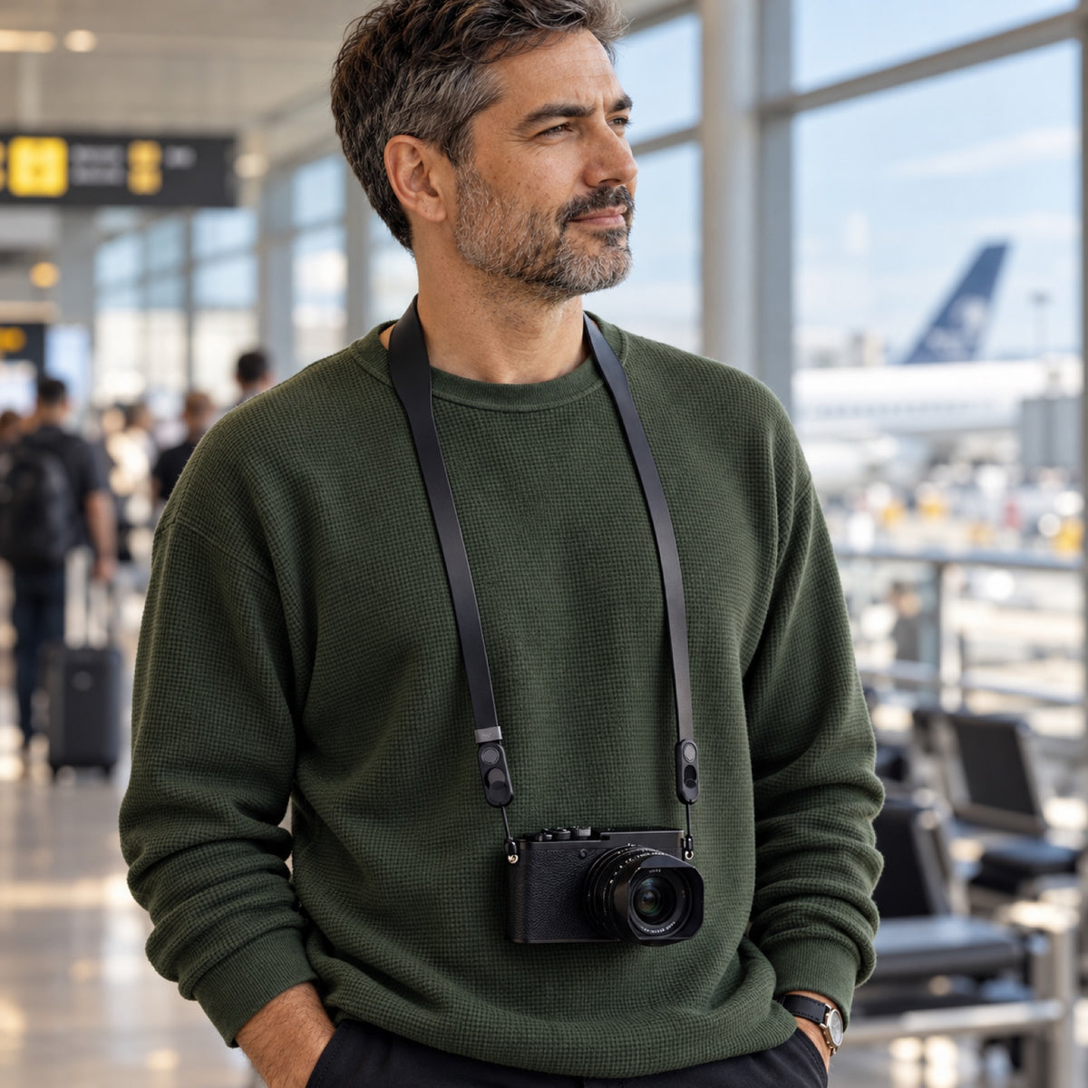 Kožený popruh na fotoaparát Peak Design Form Leather Camera Strap Long – černý – ilustrační foto (AI)