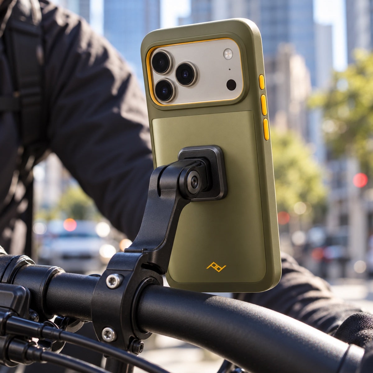 Pouzdro Peak Design GNAR Case – iPhone 17 Pro Max – Kelp – ilustrační foto (AI)