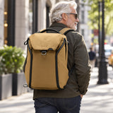 Batoh Peak Design Travel Backpack 30L – Coyote – ilustrační foto (AI)