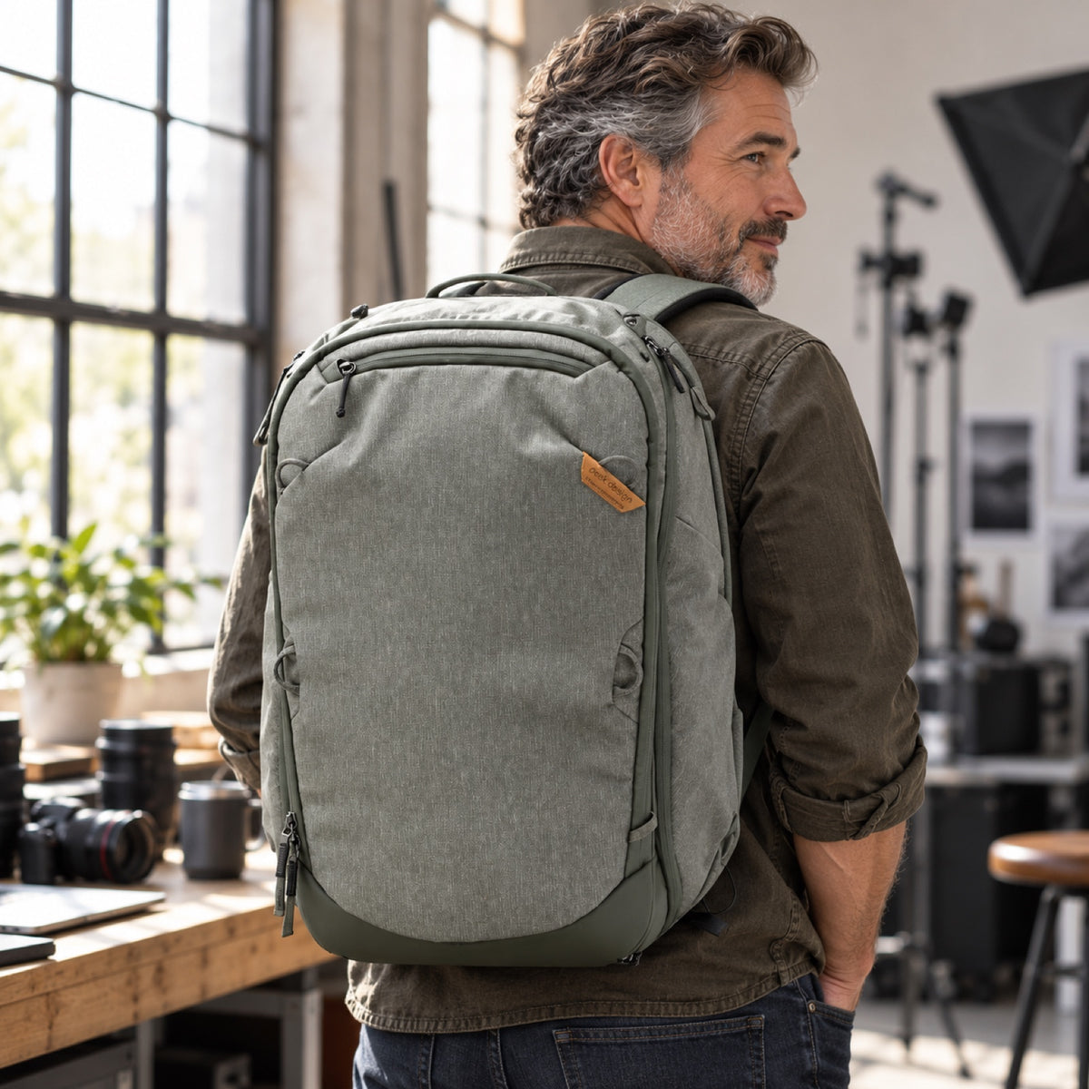Batoh Peak Design Travel Backpack 45L v2 – Sage – ilustrační foto (AI)