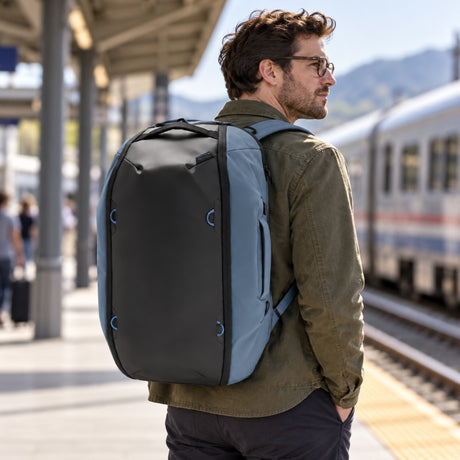 Cestovní taška/batoh Peak Design Travel Duffelpack 65L – Ocean – ilustrační foto (AI)