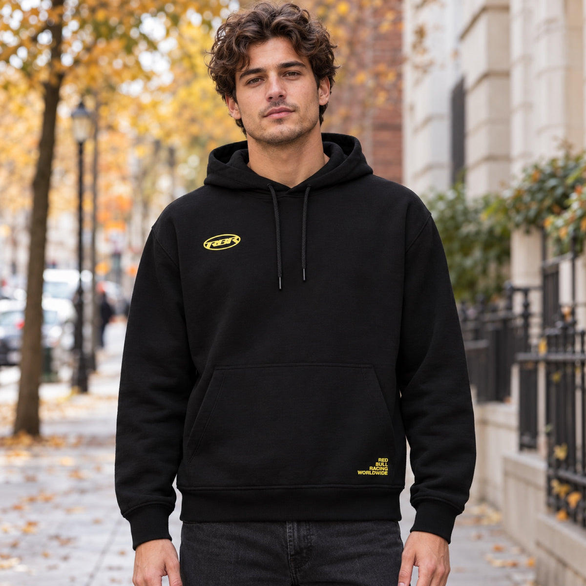 Mikina s kapucí Pepe Jeans x Red Bull Racing Worldwide – černá – ilustrační foto (AI)