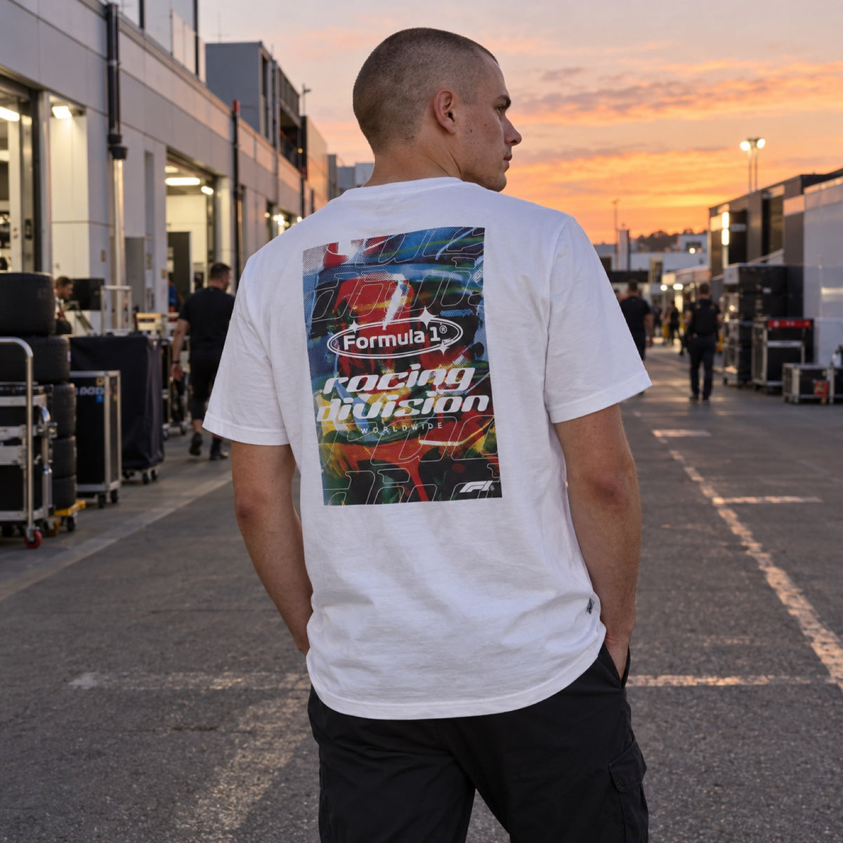 Formula 1 Racing Division Casual T-Shirt – White – ilustrační foto (AI)