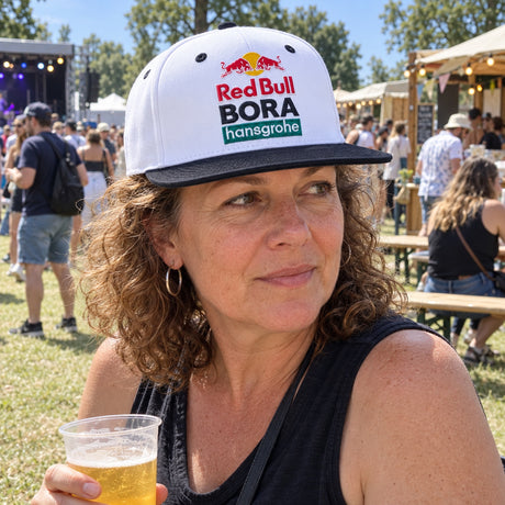 Kšiltovka pro fanoušky Red Bull Bora Hansgrohe s rovným kšiltem – ilustrační foto 2 (AI)