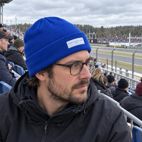Red Bull Bora Hansgrohe ICONS Beanie – PRO CYCLING Edition – ilustrační foto (AI)
