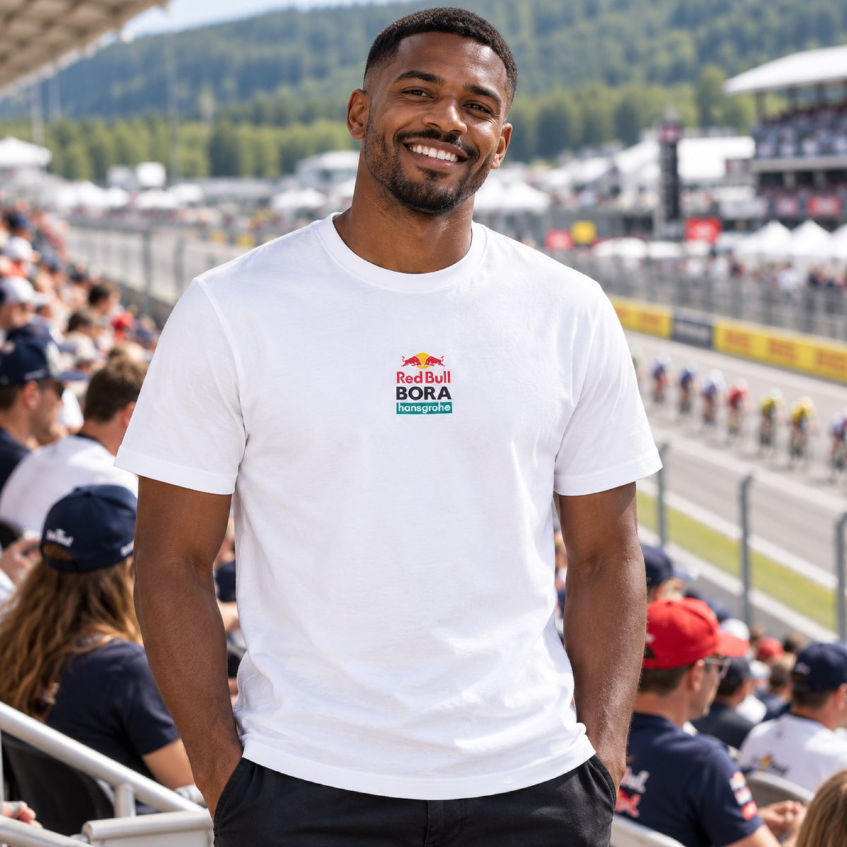 Tričko pro fanoušky Red Bull Bora Hansgrohe s logem – bílé – ilustrační foto (AI)