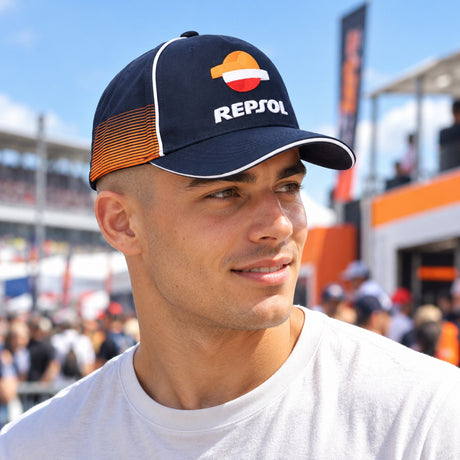 Týmová kšiltovka Repsol s logem – tmavě modrá – ilustrační foto (AI)