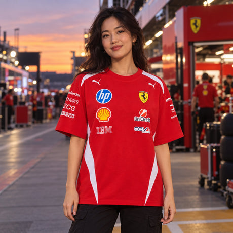 Tričko Scuderia Ferrari F1 x Puma s logy sponzorů – DRIVERS Edition – ilustrační foto (AI)