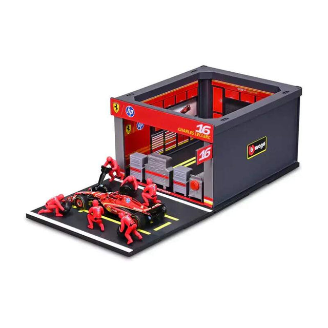 Model Bburago Scuderia Ferrari F1 1:43 Charles Leclerc s modelem boxu