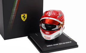 Model helmy Charles Leclerc LookSmart v měřítku 1:5 – SF Las Vegas 2025