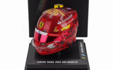 Model helmy Carlos Sainz LookSmart v měřítku 1:5 – SF Abu Dhabi 2024