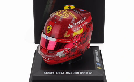 Model helmy Carlos Sainz LookSmart v měřítku 1:5 – SF Abu Dhabi 2024