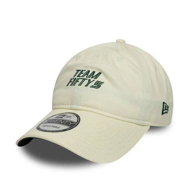 Kšiltovka Carlos Sainz TEAMFIFTY5 New Era 9TWENTY – krémově bílá