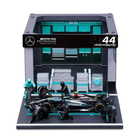 Model Bburago Mercedes F1 1:43 Lewis Hamilton s modelem boxu