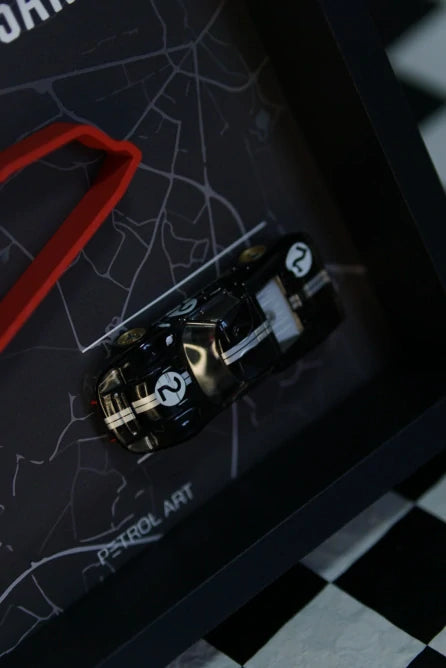 3D rám PETROL ART Le Mans s modelem Ford GT40 MK II Bruce McLaren v měřítku 1:43