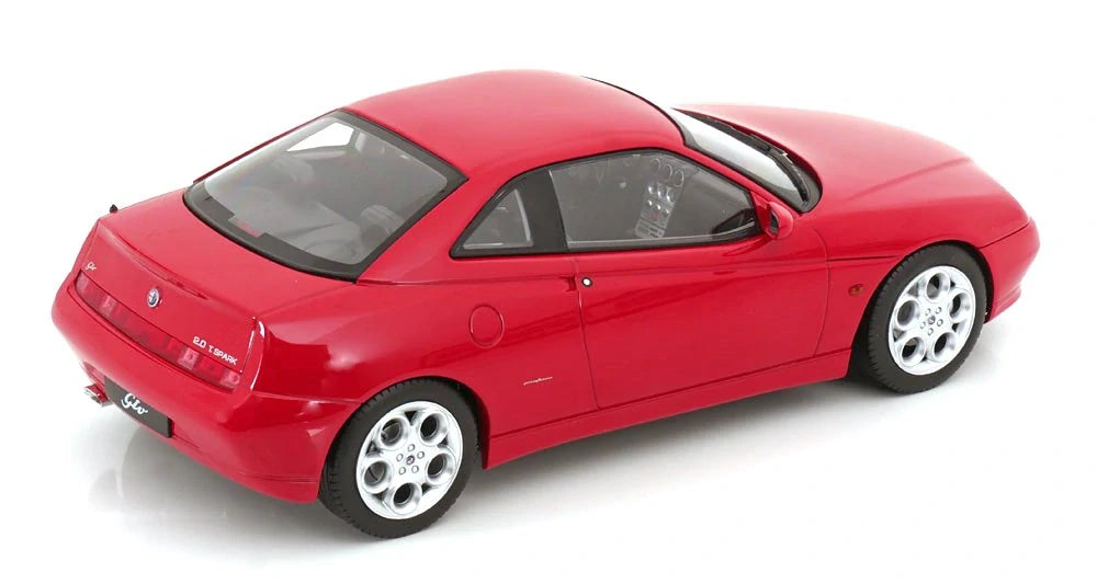 Model Norev Alfa Romeo GTV 1999 v měřítku 1:18 – červený