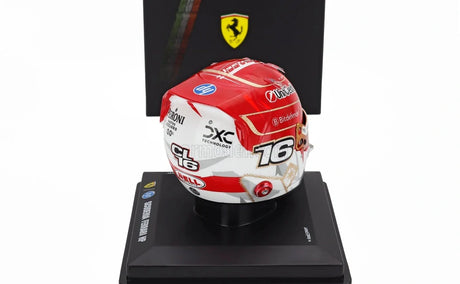 Model helmy Charles Leclerc LookSmart v měřítku 1:5 – SF Las Vegas 2025