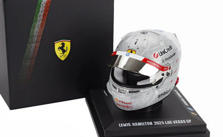 Model helmy Lewis Hamilton LookSmart v měřítku 1:5 – Las Vegas GP 2025