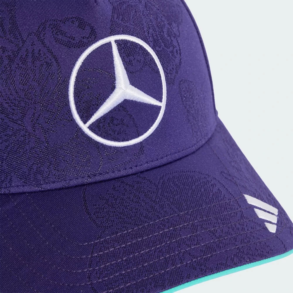 Kšiltovka Mercedes-AMG PETRONAS F1 x Adidas – fialová, Singapore 2026 Edition