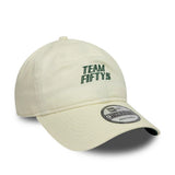 Kšiltovka Carlos Sainz TEAMFIFTY5 New Era 9TWENTY – krémově bílá