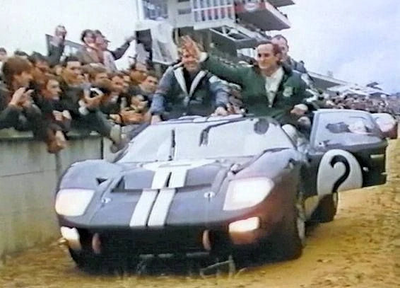 3D rám PETROL ART Le Mans s modelem Ford GT40 MK II Bruce McLaren v měřítku 1:43