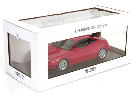 Model Norev Alfa Romeo GTV 1999 v měřítku 1:18 – červený