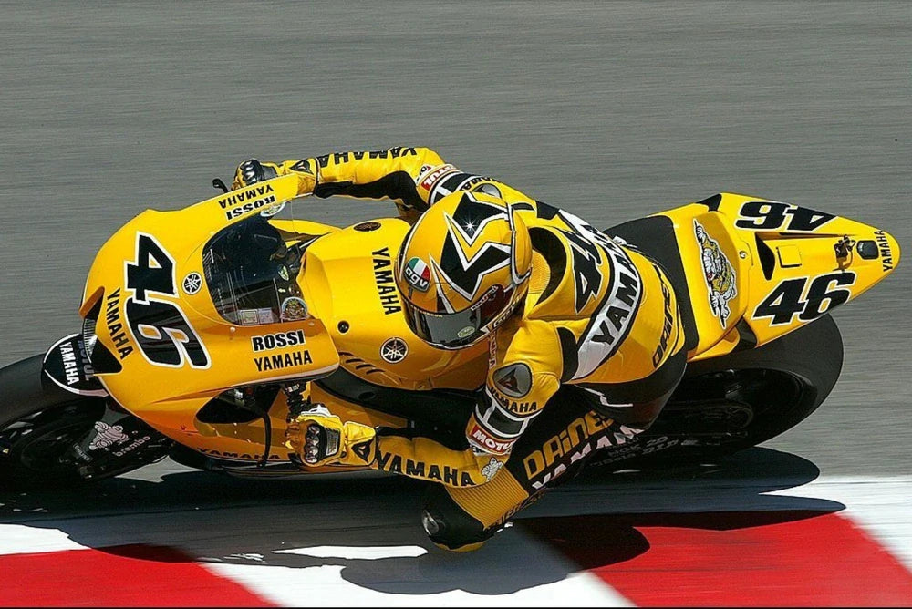 Model helmy Valentino Rossi MotoGP v měřítku 1:5 – Laguna Seca 2005